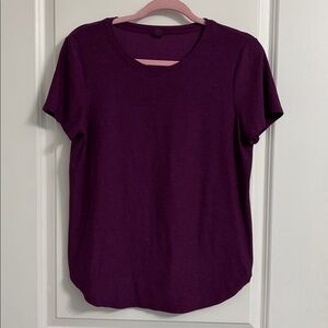 Beyond Yoga Featherweight On the Down Low Tee Size Medium